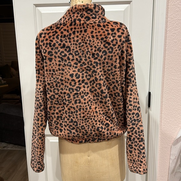 Cold Crush Faux Fur Animal Print half Zip top. - Picture 3 of 7